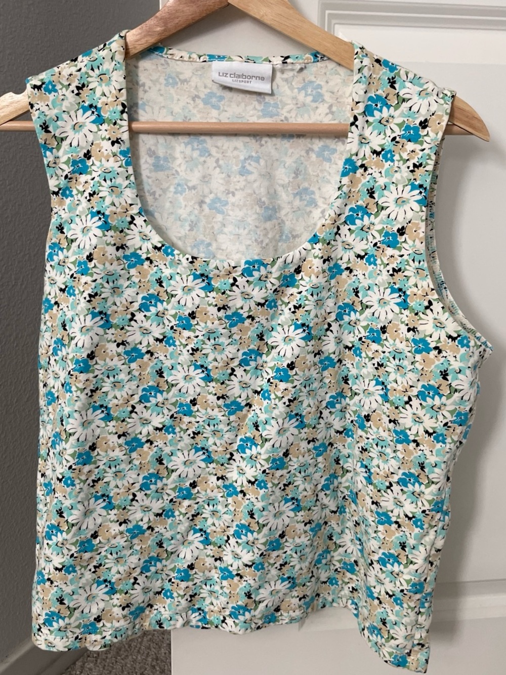 Liz Claiborne LizSport Light Blue & Cream Floral Top